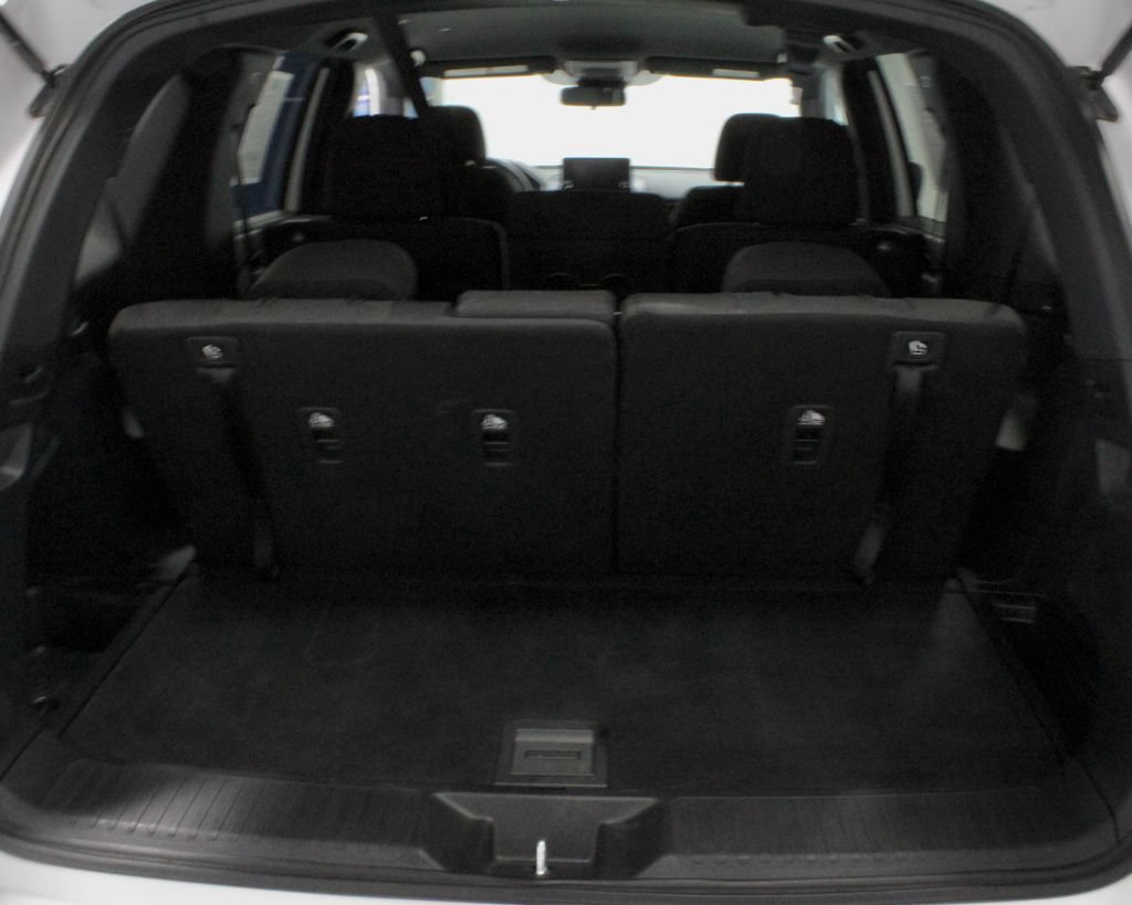 Used 2025 Honda Pilot Sport image 13