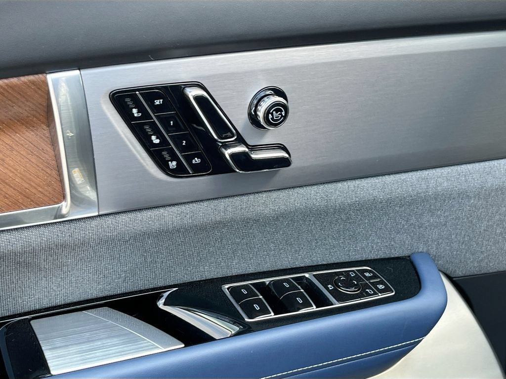 New 2026 Cadillac Vistiq Premium Luxury w/ LPO, Floor Liner Package AWD/4WD image 18