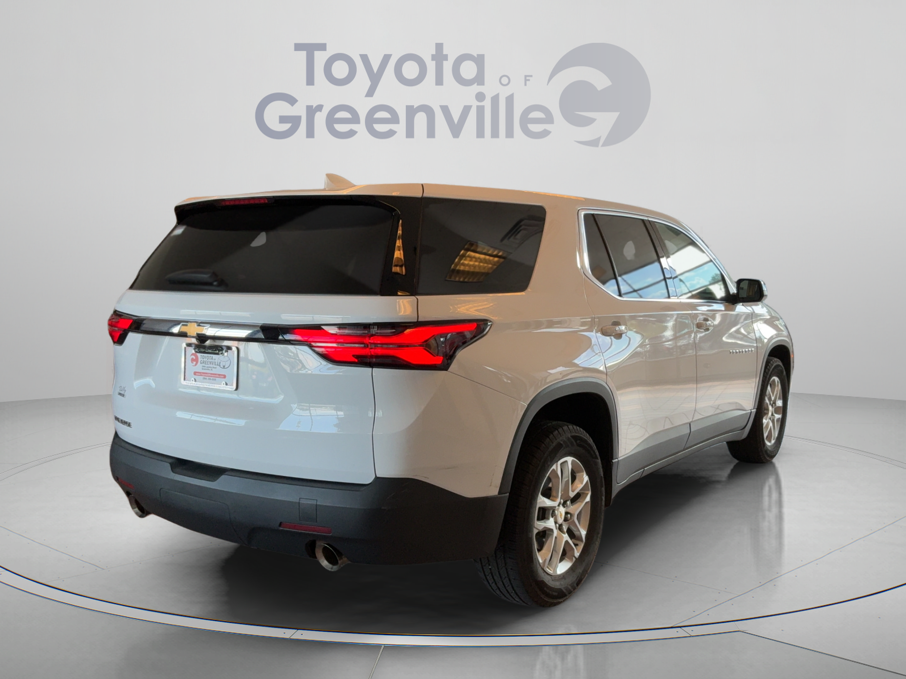 Used 2022 Chevrolet Traverse LS FWD image 6
