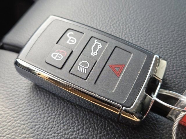 Used 2022 Land Rover Range Rover Evoque SE image 35