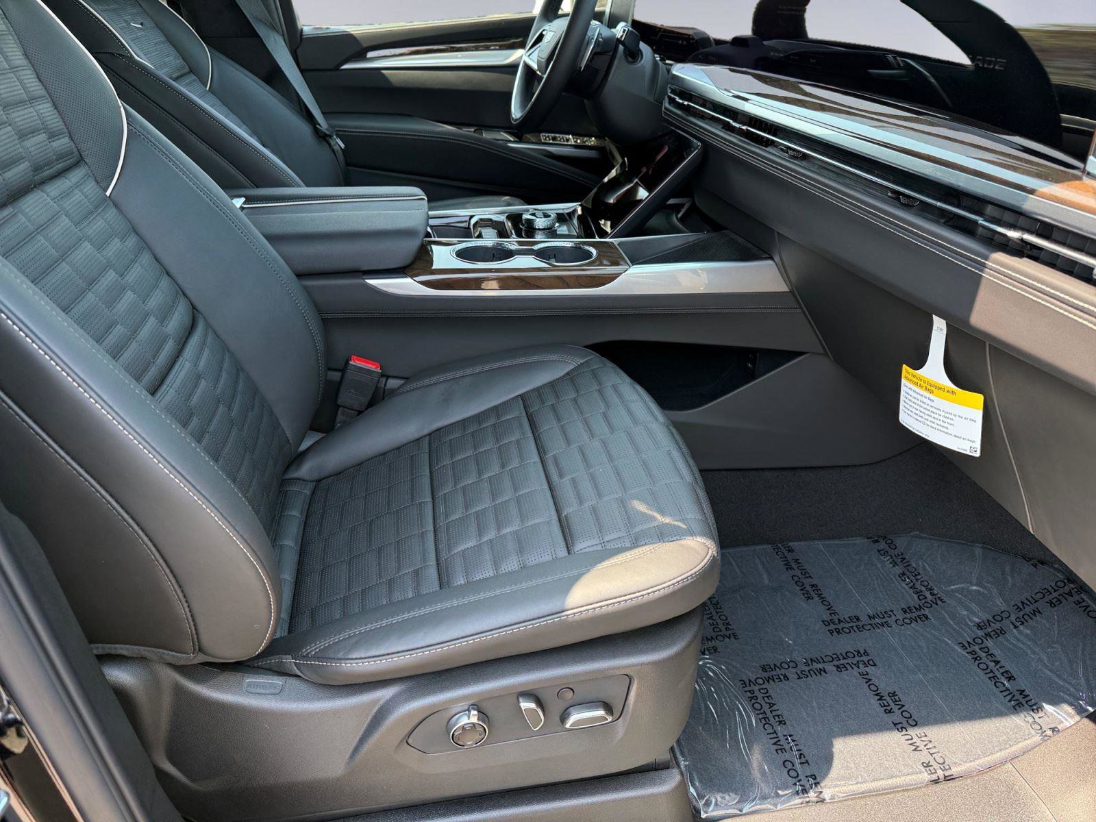 New 2026 Cadillac Escalade Platinum Sport AWD/4WD image 13