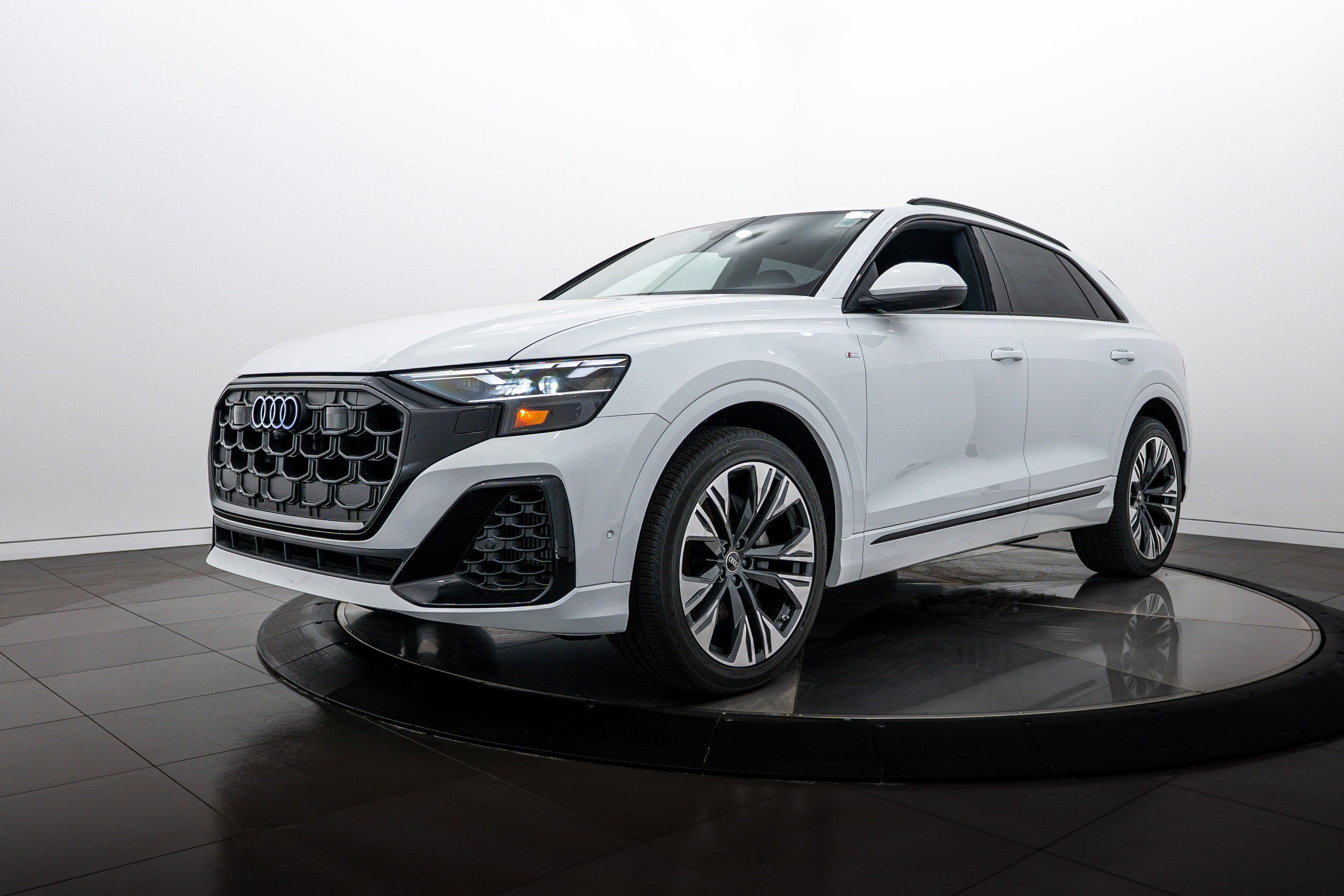 New 2026 Audi Q8 Premium Plus AWD/4WD image 6