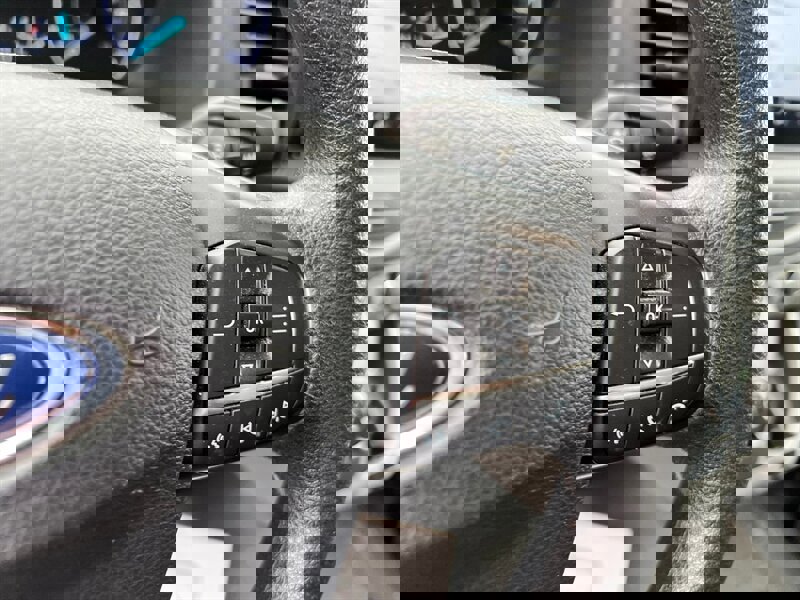 Used 2022 Ford E-Transit 148 High Roof Extended image 17