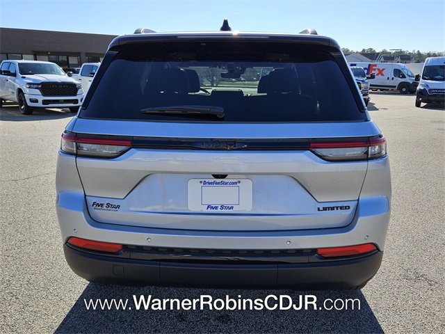 New 2025 Jeep Grand Cherokee Limited w/ Black Appearance Package image 10