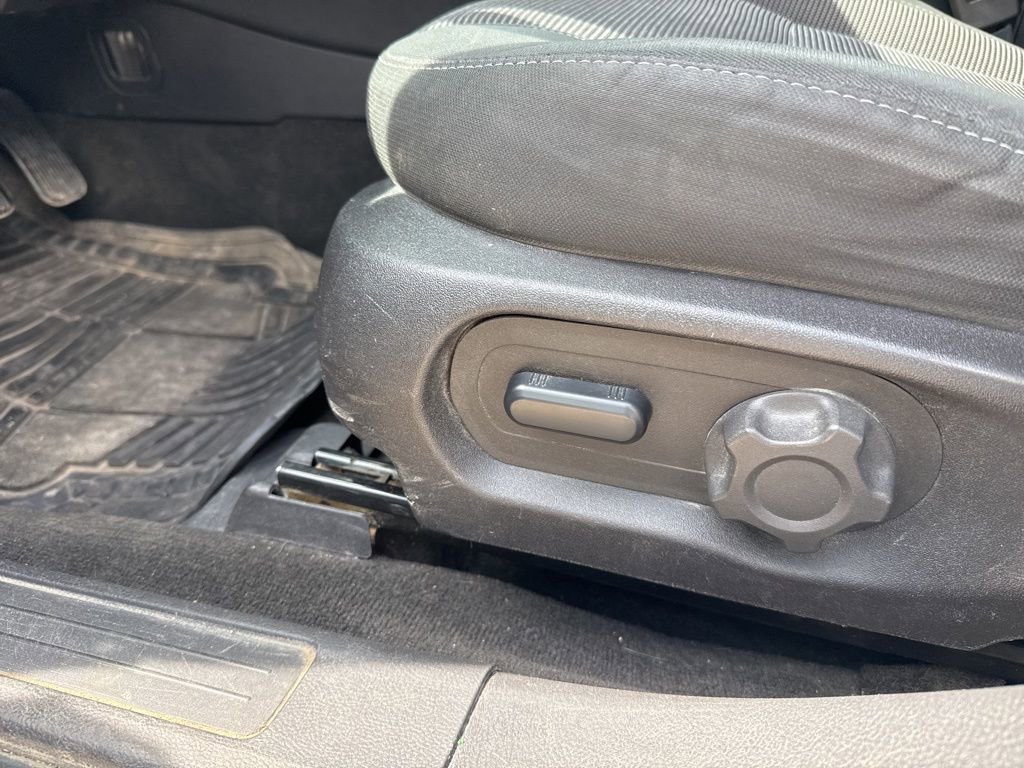 Used 2015 Ford Taurus SEL FWD image 7