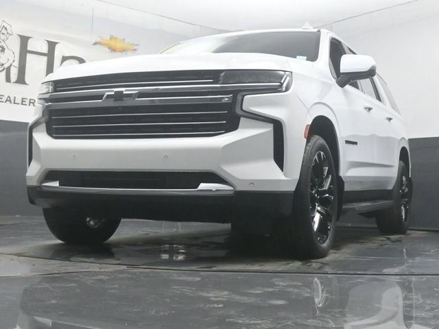 Used 2023 Chevrolet Suburban LT w/ Luxury Package image 4