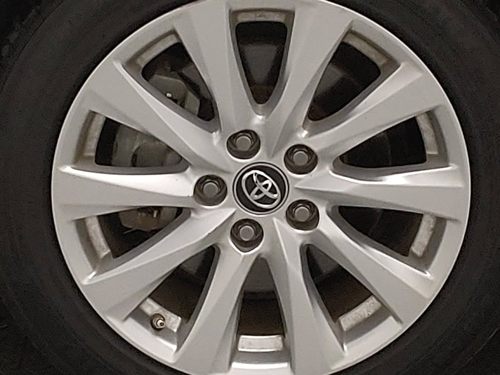 Used 2018 Toyota Camry LE w/ Moonroof Package FWD image 31