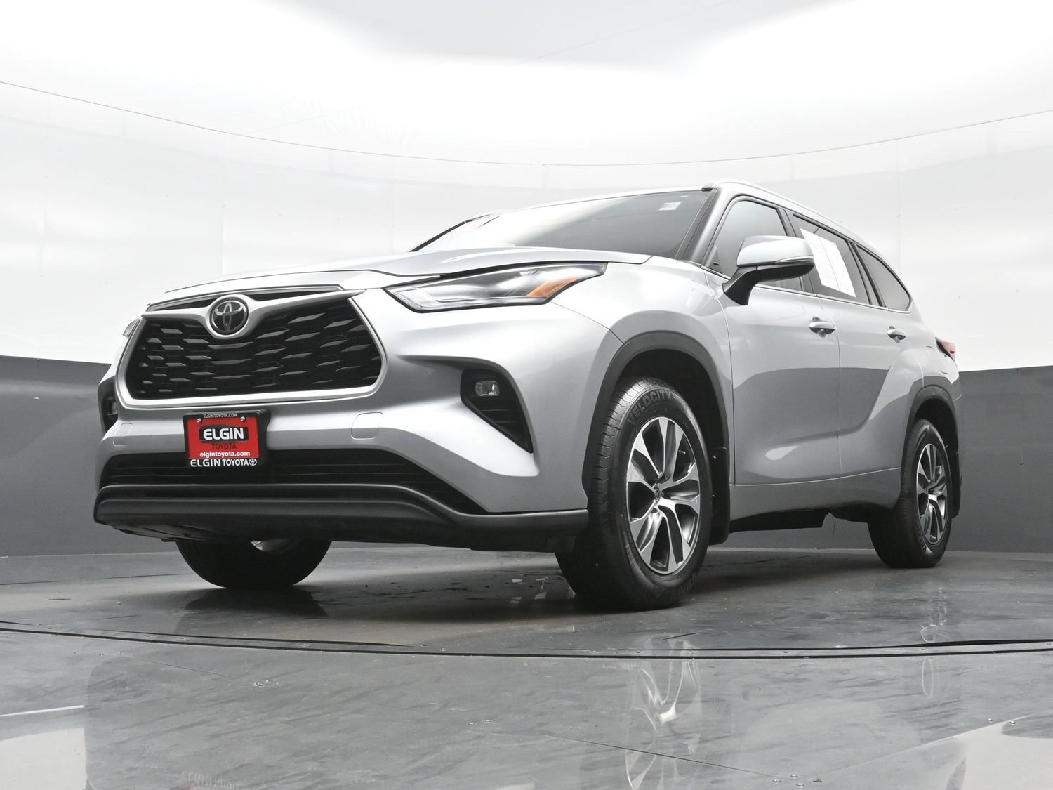 Used 2024 Toyota Highlander XLE AWD/4WD image 30