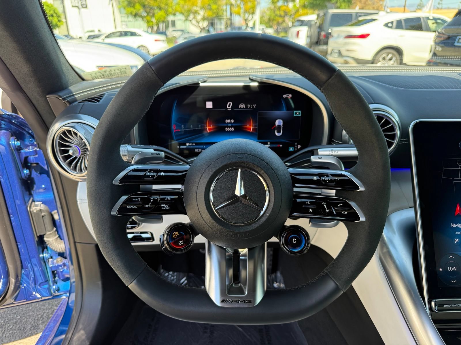 Used 2023 Mercedes-Benz SL 63 AMG 4MATIC image 32