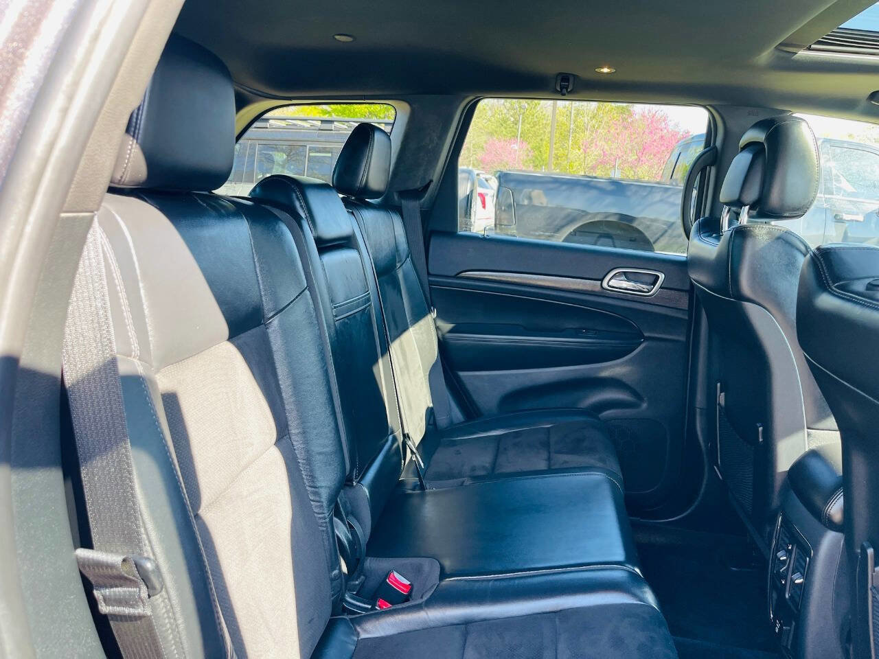 Used 2018 Jeep Grand Cherokee Altitude image 31