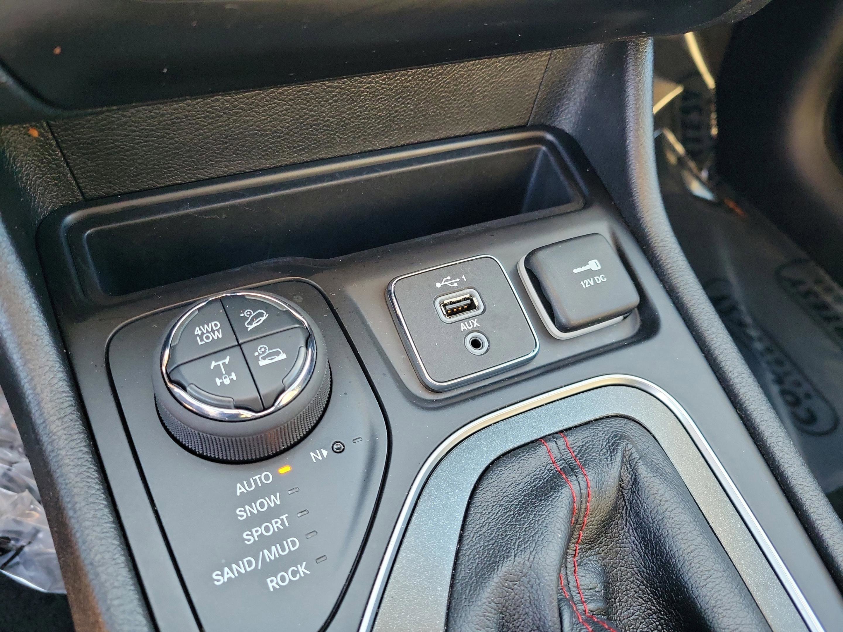 Used 2021 Jeep Cherokee Trailhawk w/ Comfort/Convenience Group image 10