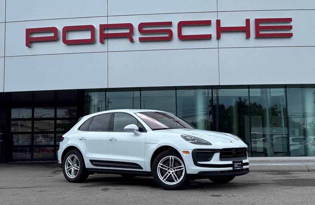 Certified 2023 Porsche Macan AWD/4WD image 21