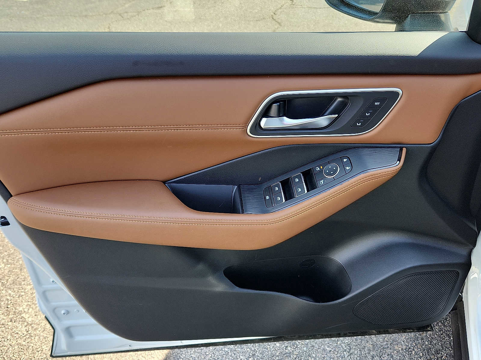 Used 2024 Nissan Rogue Platinum w/ Platinum Premium Package image 12