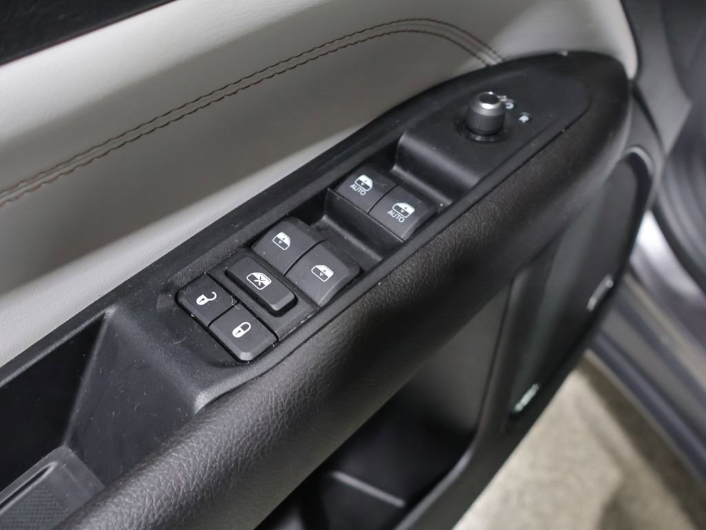 Certified 2022 Jeep Compass Limited w/ Sun and Sound Group image 15