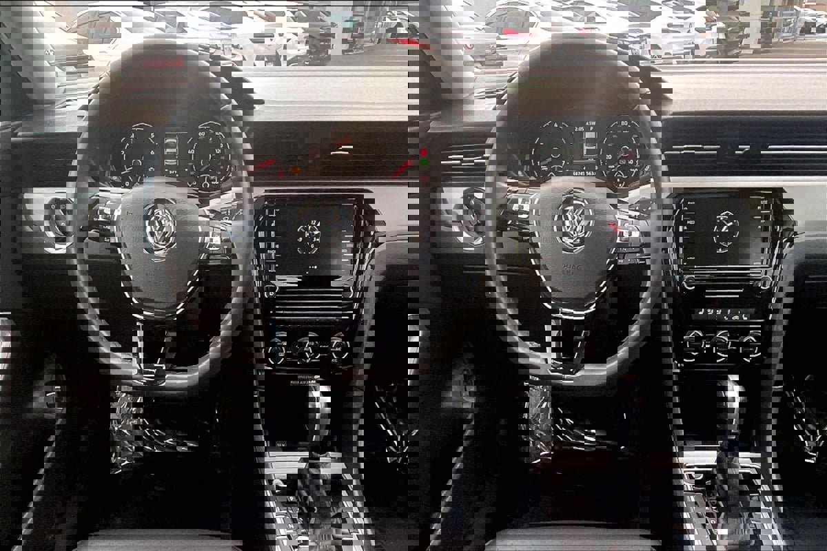 Used 2022 Volkswagen Passat 2.0T SE image 5