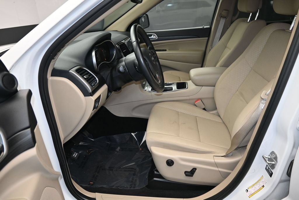 Used 2022 Jeep Grand Cherokee Laredo E AWD/4WD image 17