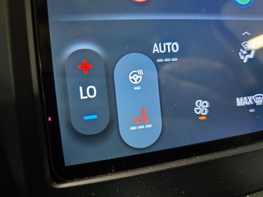 Used 2022 Ford Edge Titanium AWD/4WD image 14