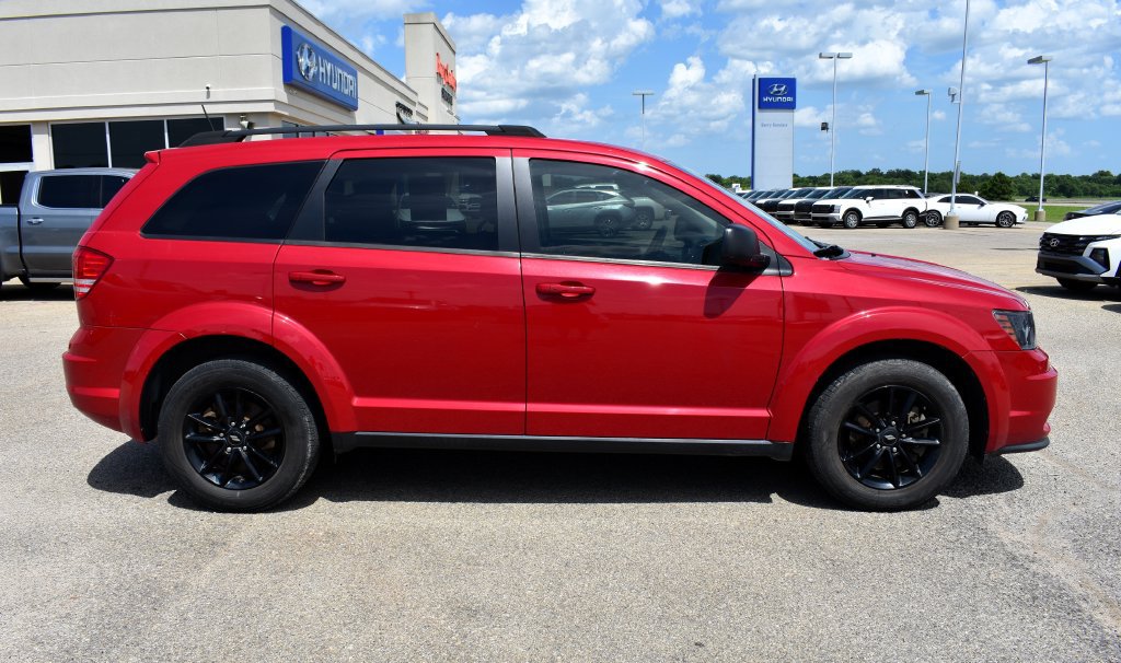Used 2020 Dodge Journey SE w/ SE Popular Equipment Group FWD image 2