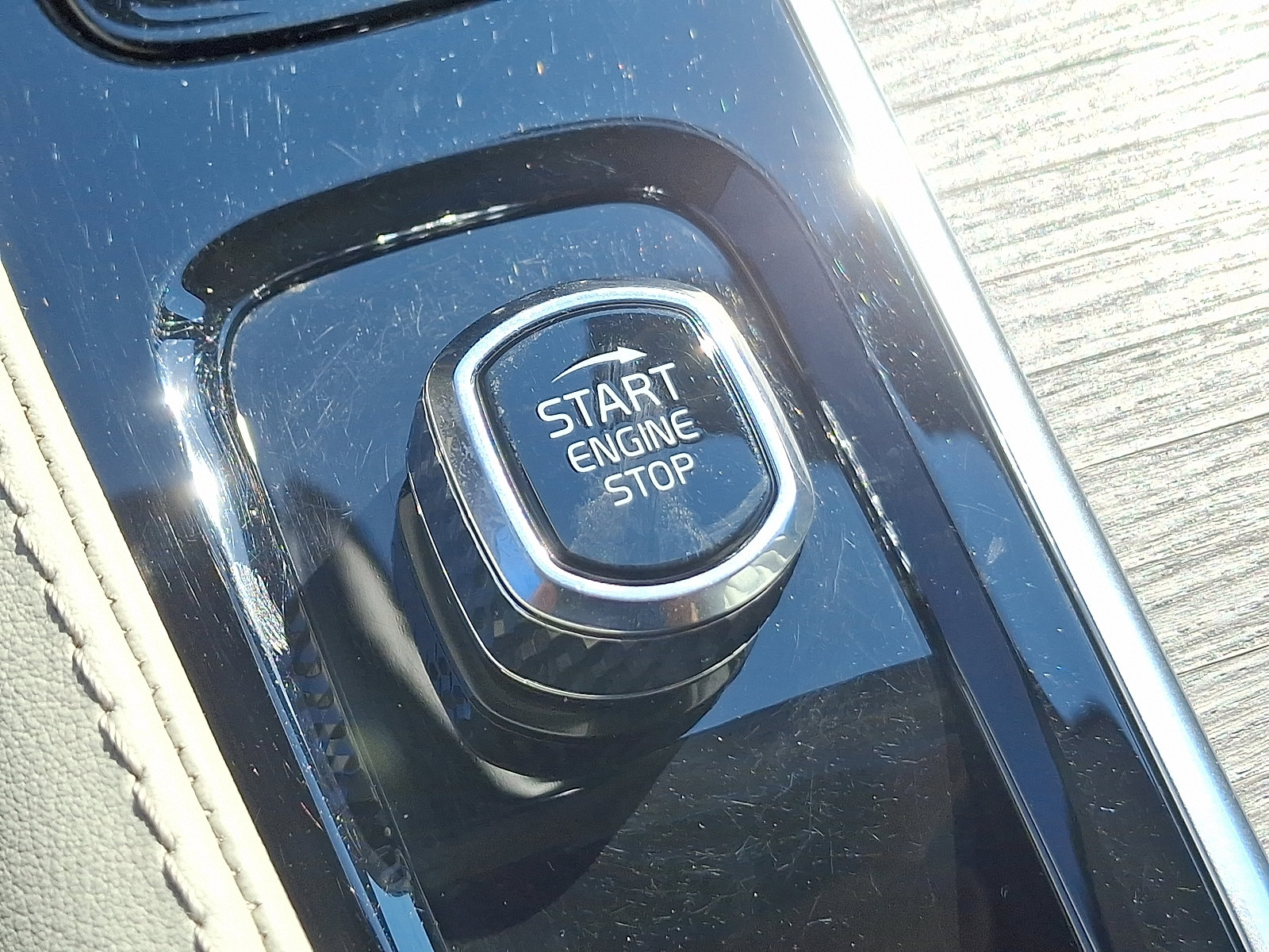 Certified 2024 Volvo XC90 B6 Plus w/ Protection Package image 27