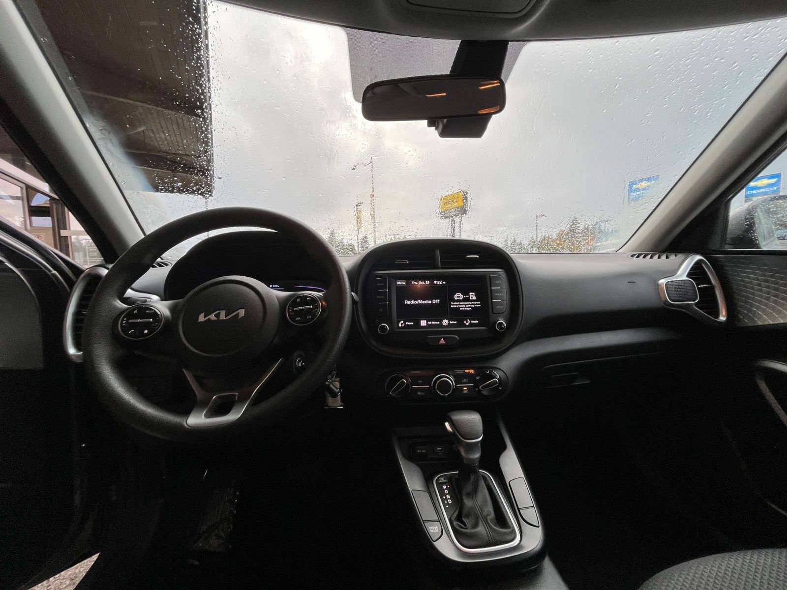 Used 2025 Kia Soul LX w/ LX Technology Package FWD image 32