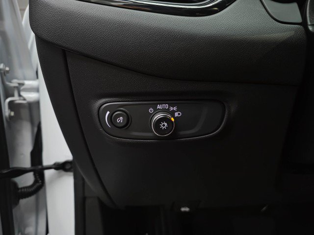 Used 2023 Chevrolet Equinox RS FWD image 27