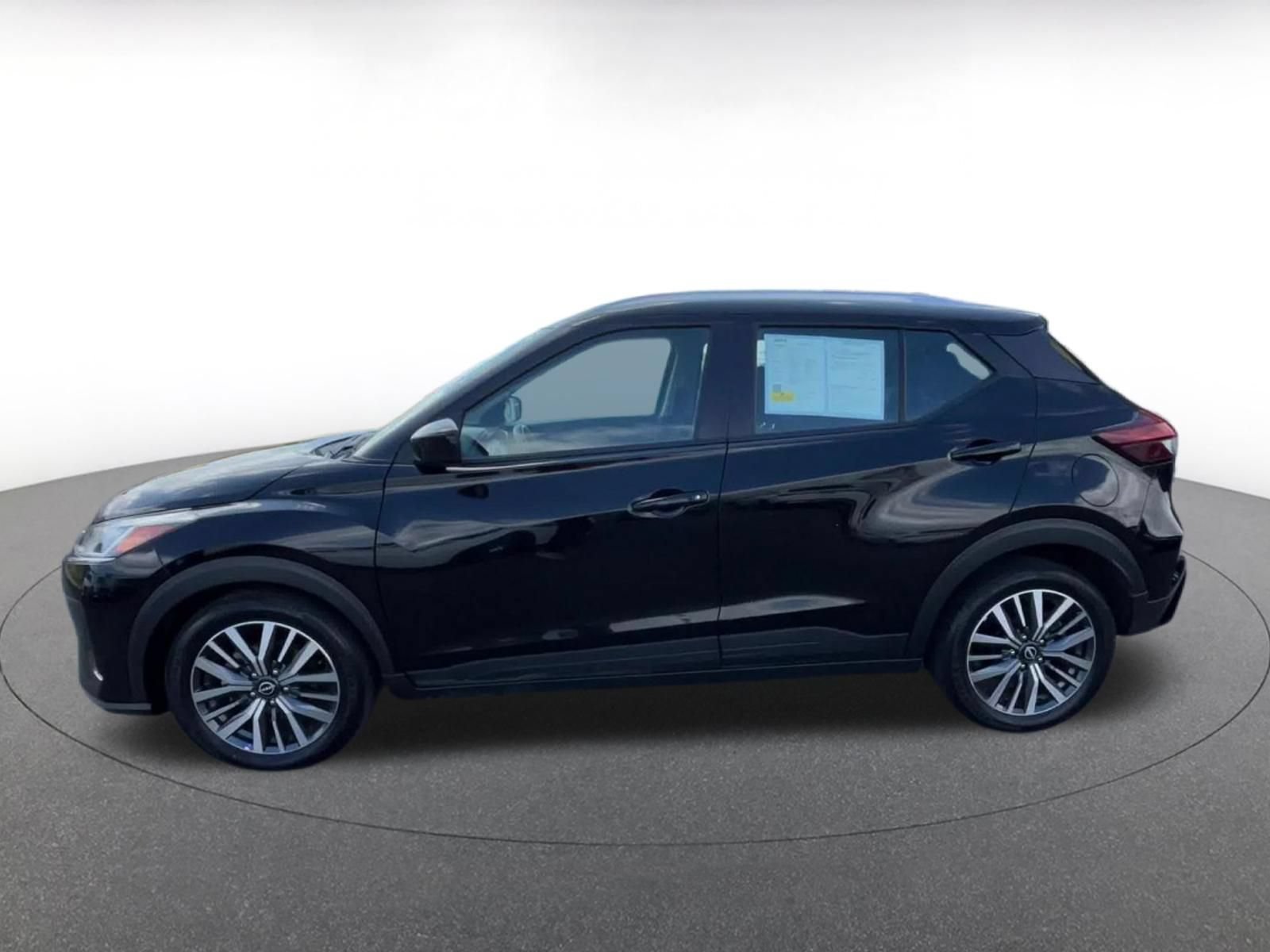 Used 2024 Nissan Kicks SV FWD image 7