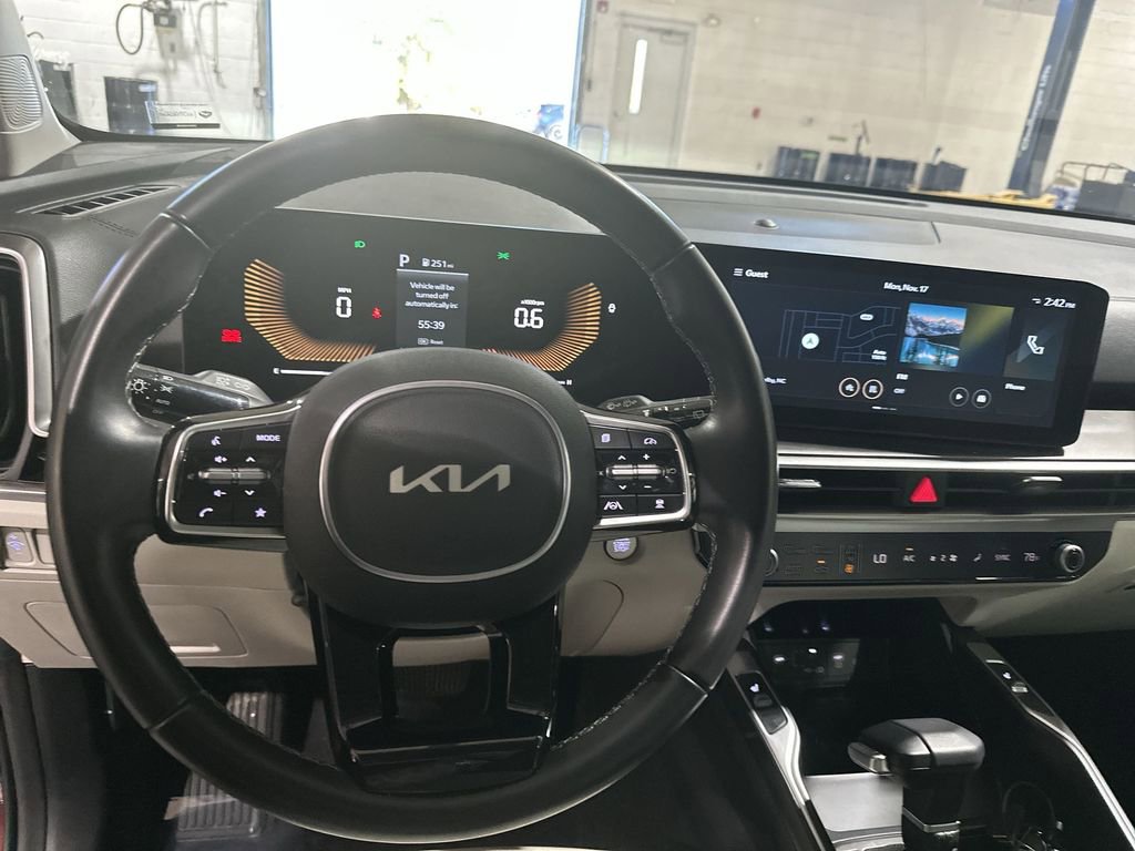 Used 2025 Kia Sorento S w/ Panoramic Sunroof Package image 11