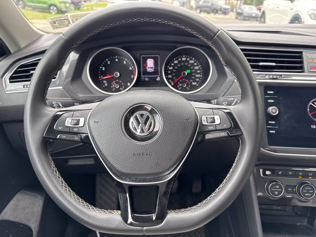 Used 2021 Volkswagen Tiguan SE w/ Panoramic Sunroof Package AWD/4WD image 9