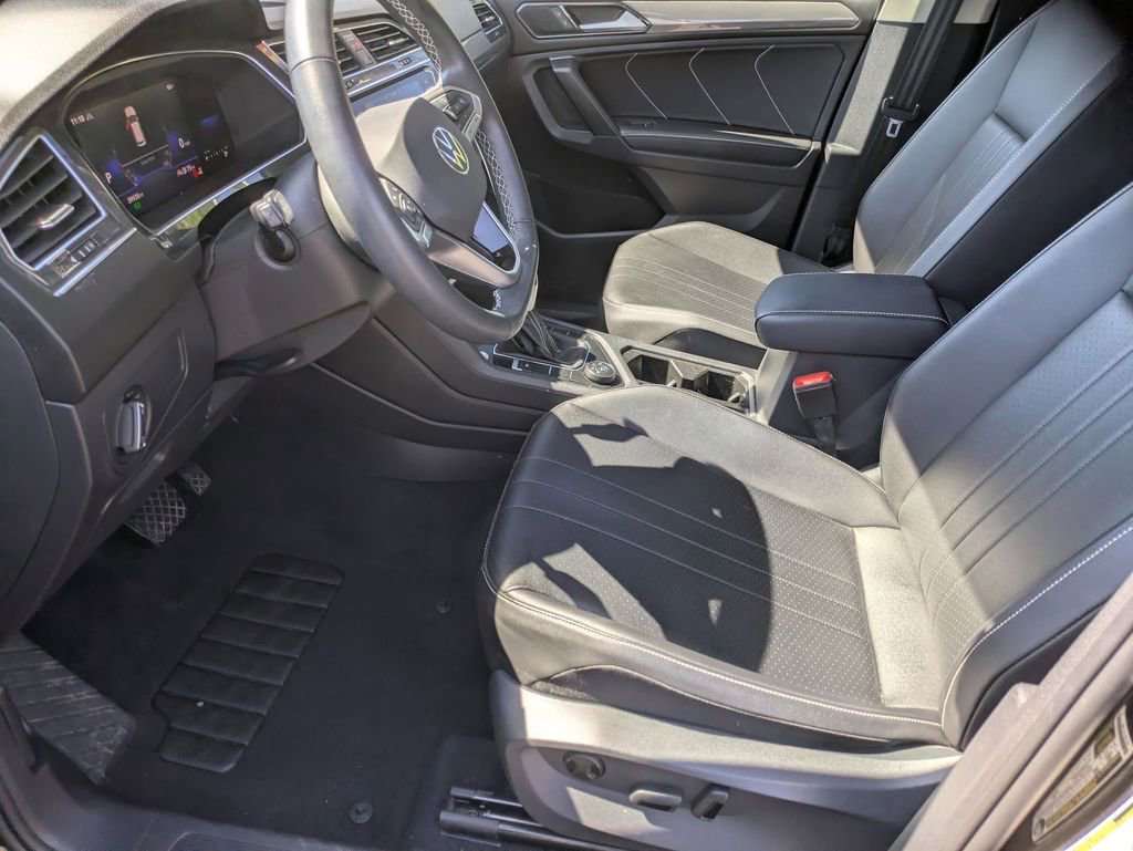 Used 2022 Volkswagen Tiguan SE AWD/4WD image 19