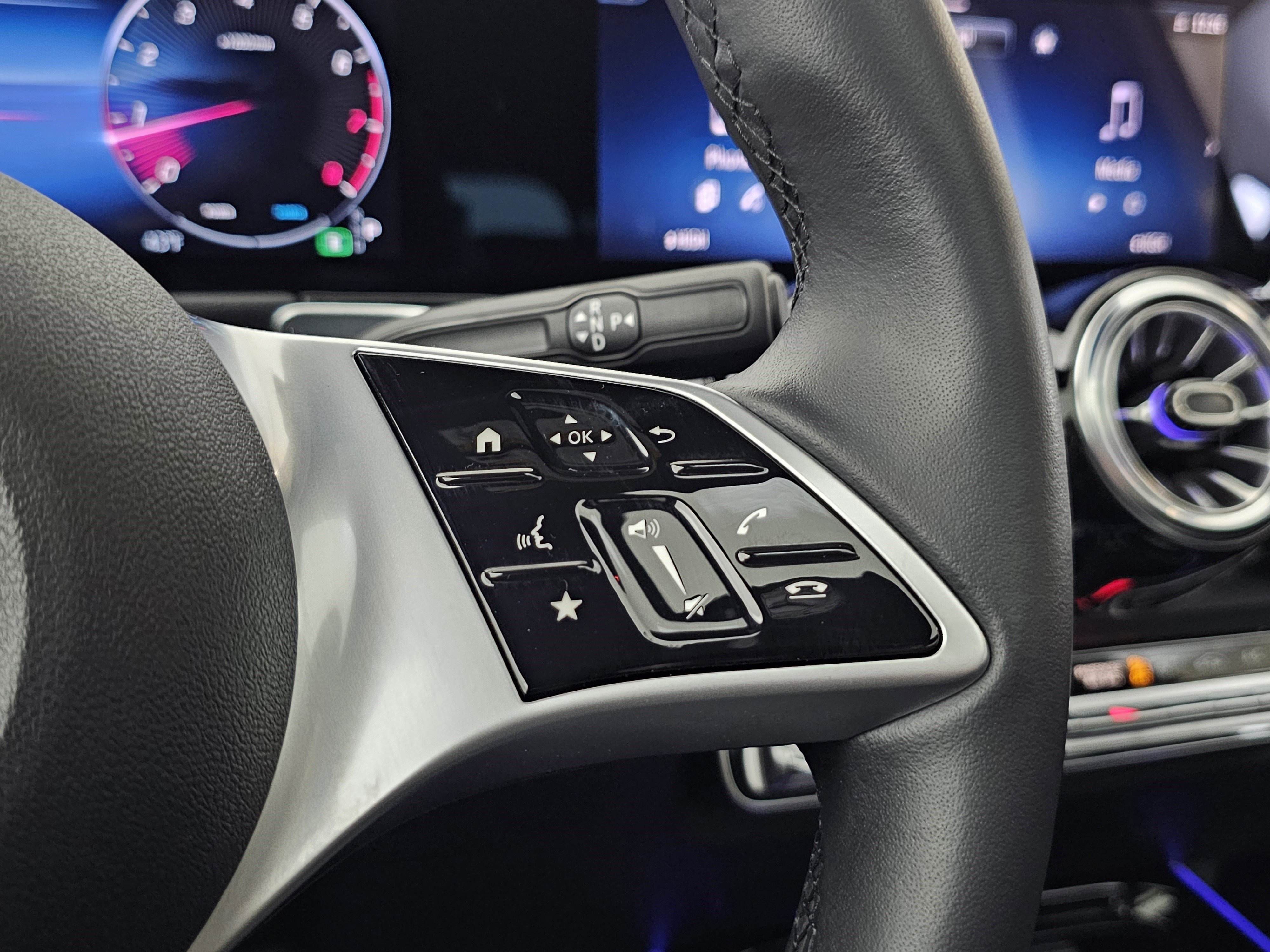 Certified 2025 Mercedes-Benz GLB 250 4MATIC image 43