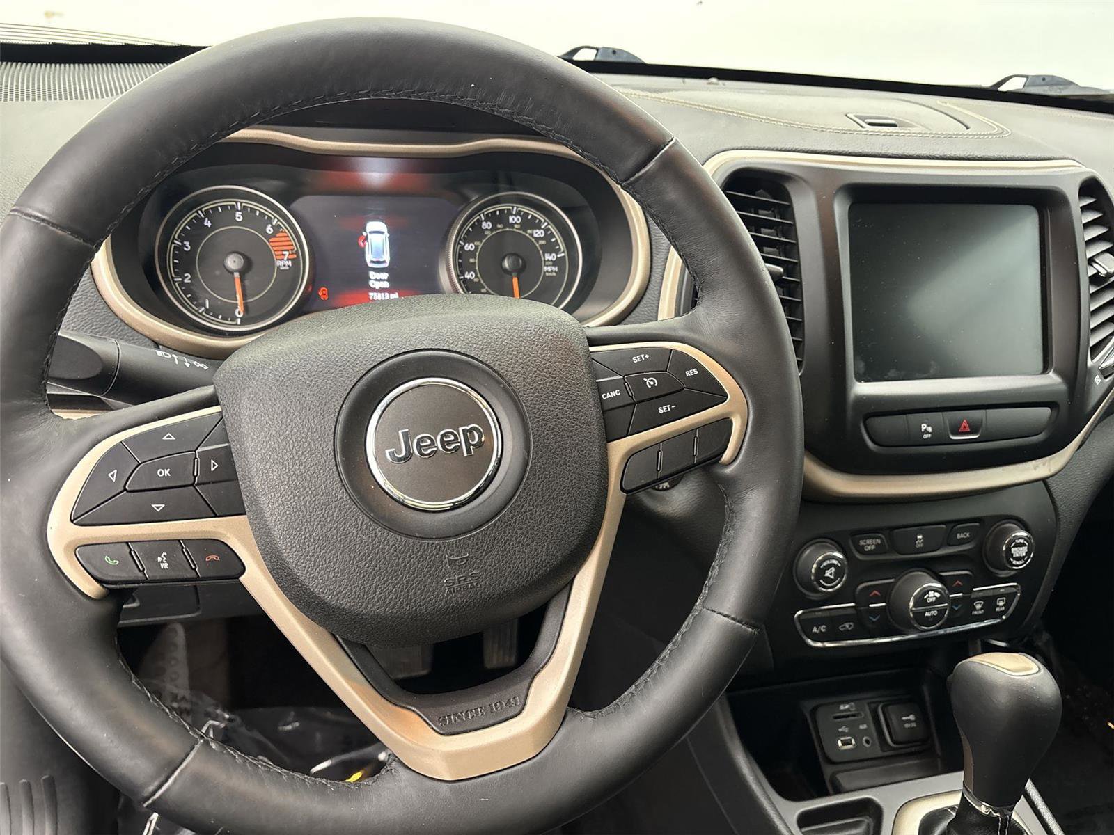 Used 2018 Jeep Cherokee Limited image 22