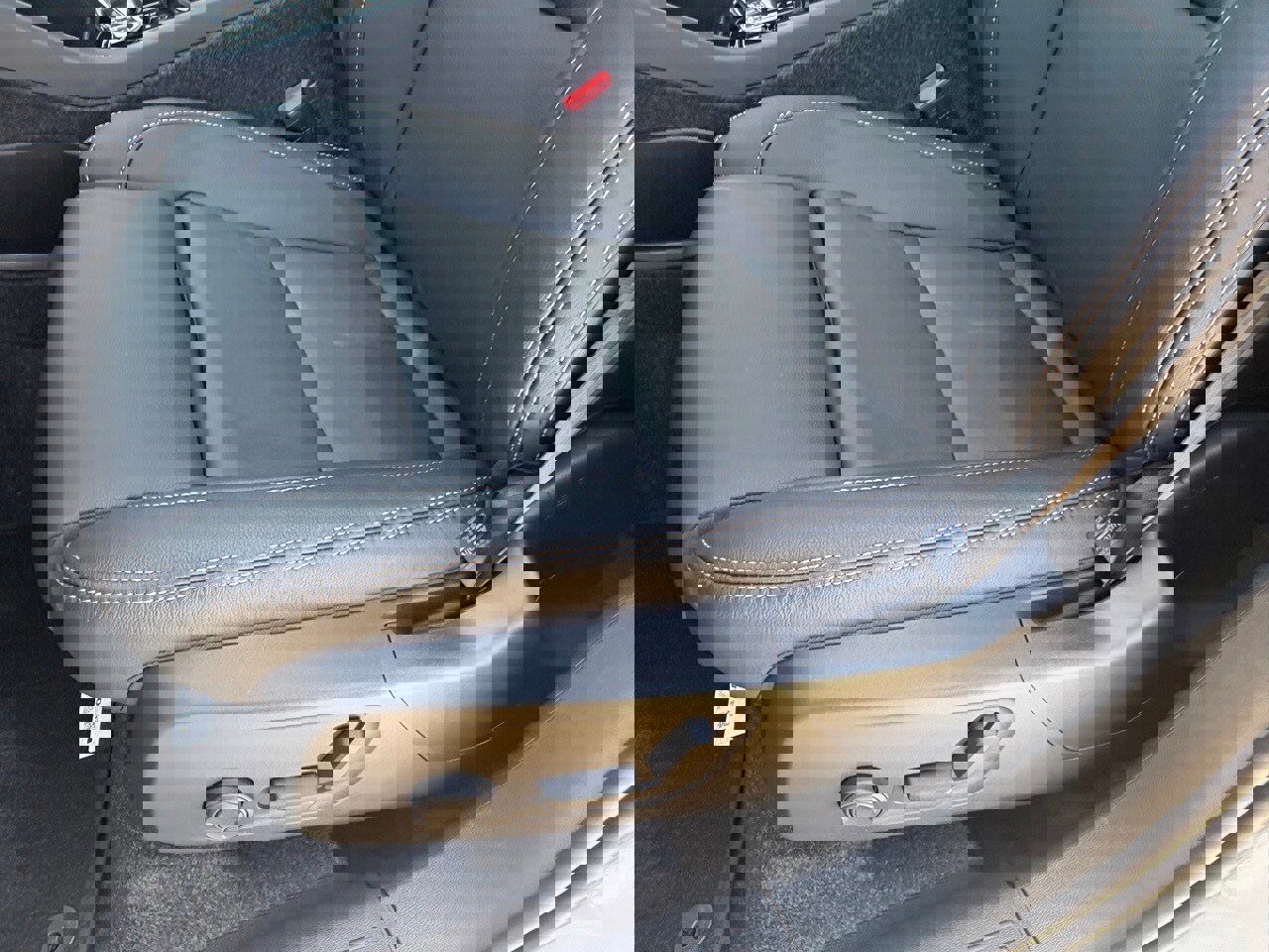 New 2026 Volvo XC40 B4 Plus w/ Protection Package Premier image 18