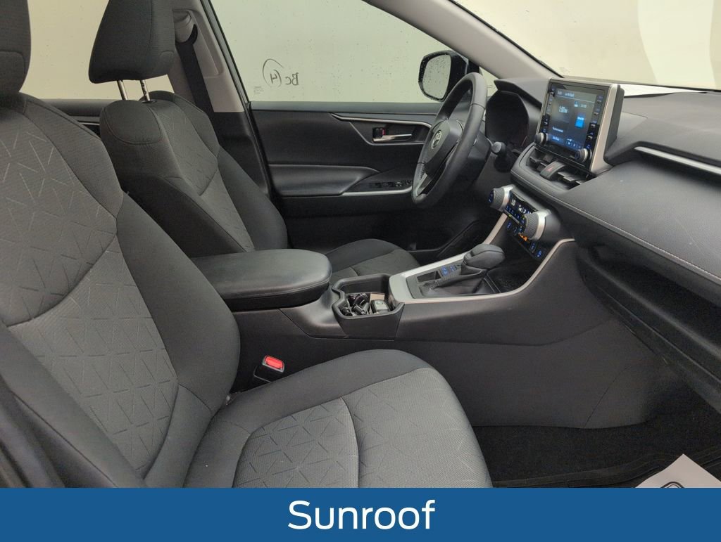 Used 2021 Toyota RAV4 XLE image 17