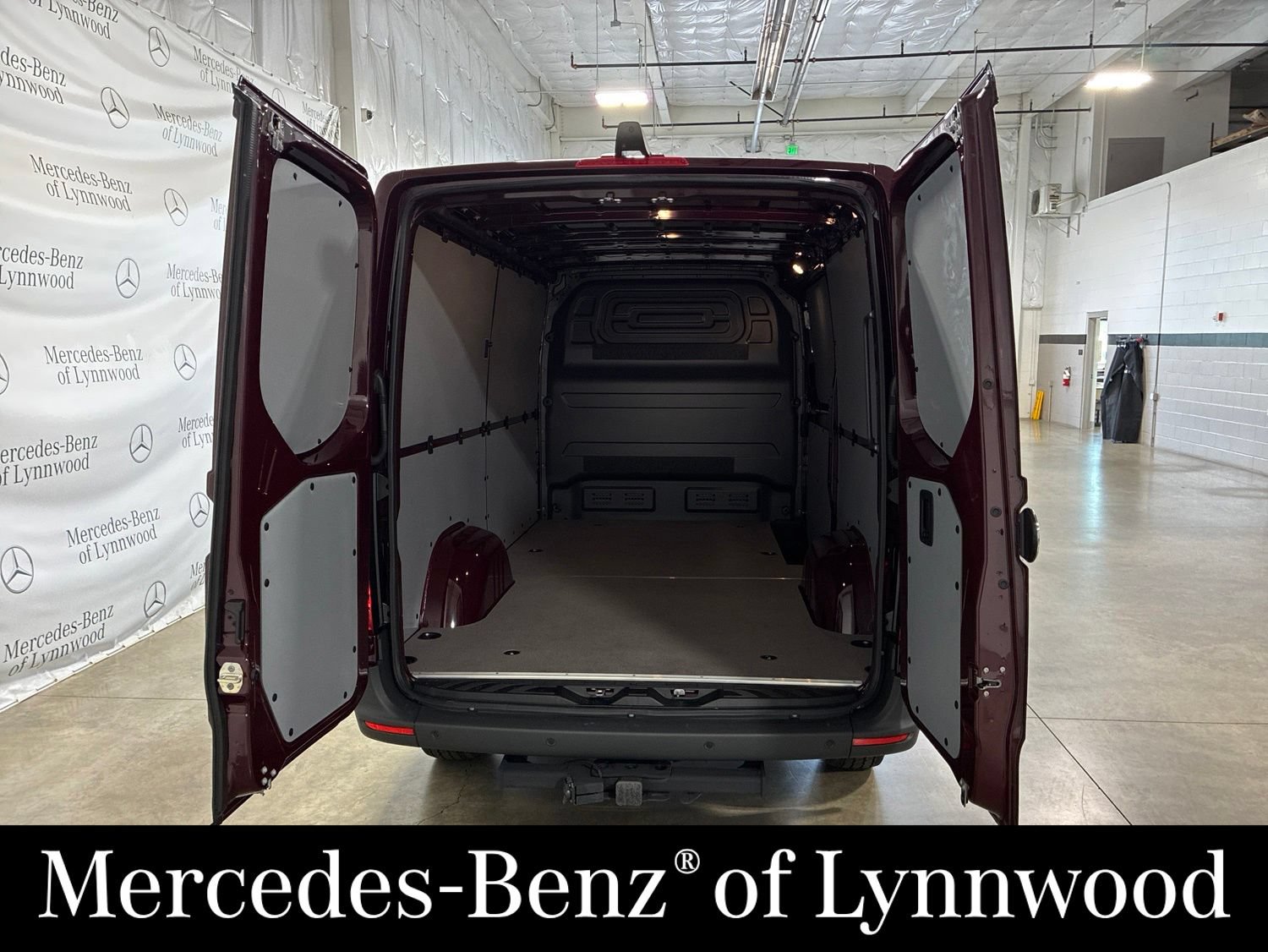 Used 2025 Mercedes-Benz Sprinter 2500 image 22