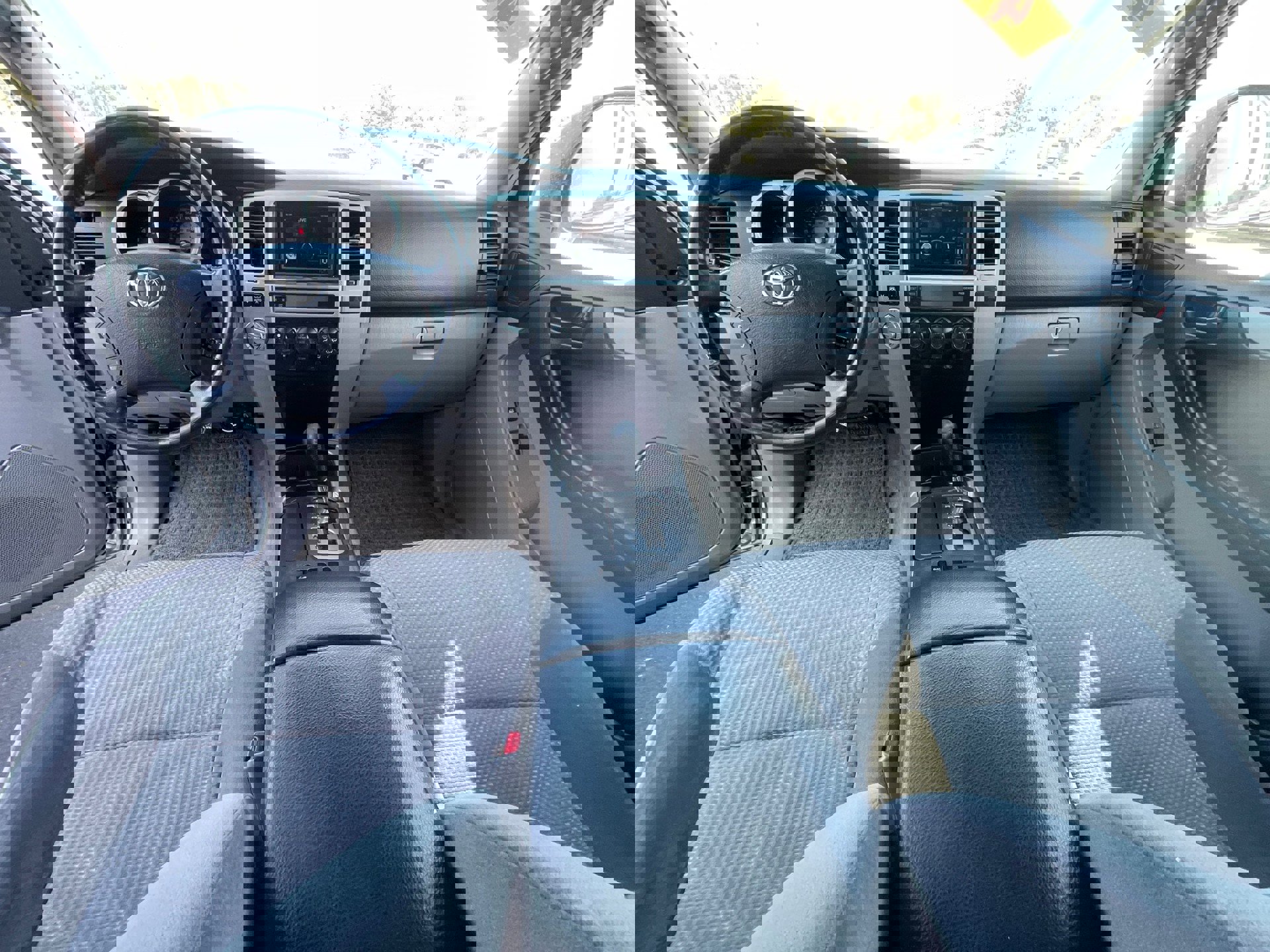 Used 2004 Toyota 4Runner SR5 AWD/4WD image 18