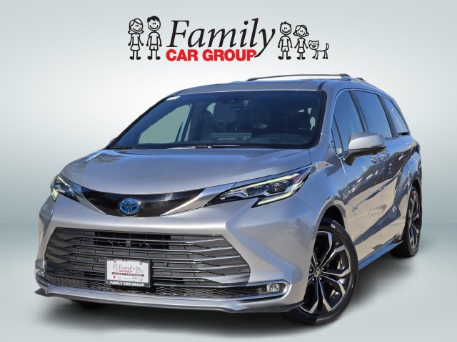 Used 2025 Toyota Sienna Platinum