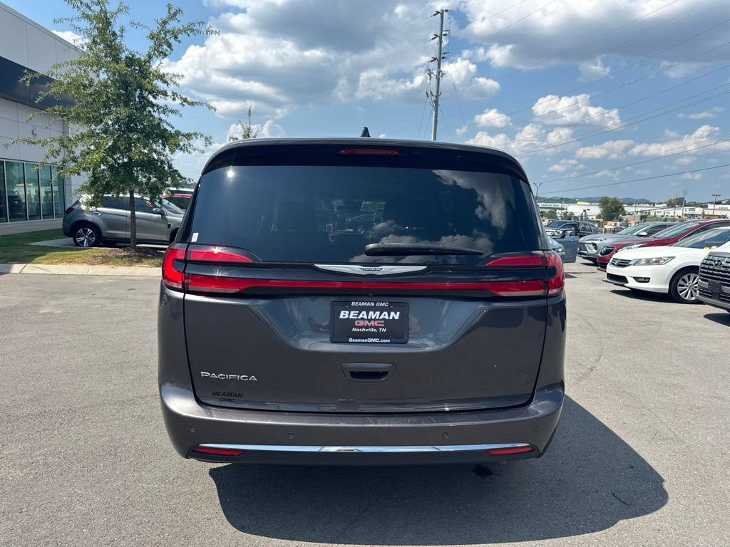 Used 2023 Chrysler Pacifica Touring-L FWD image 6