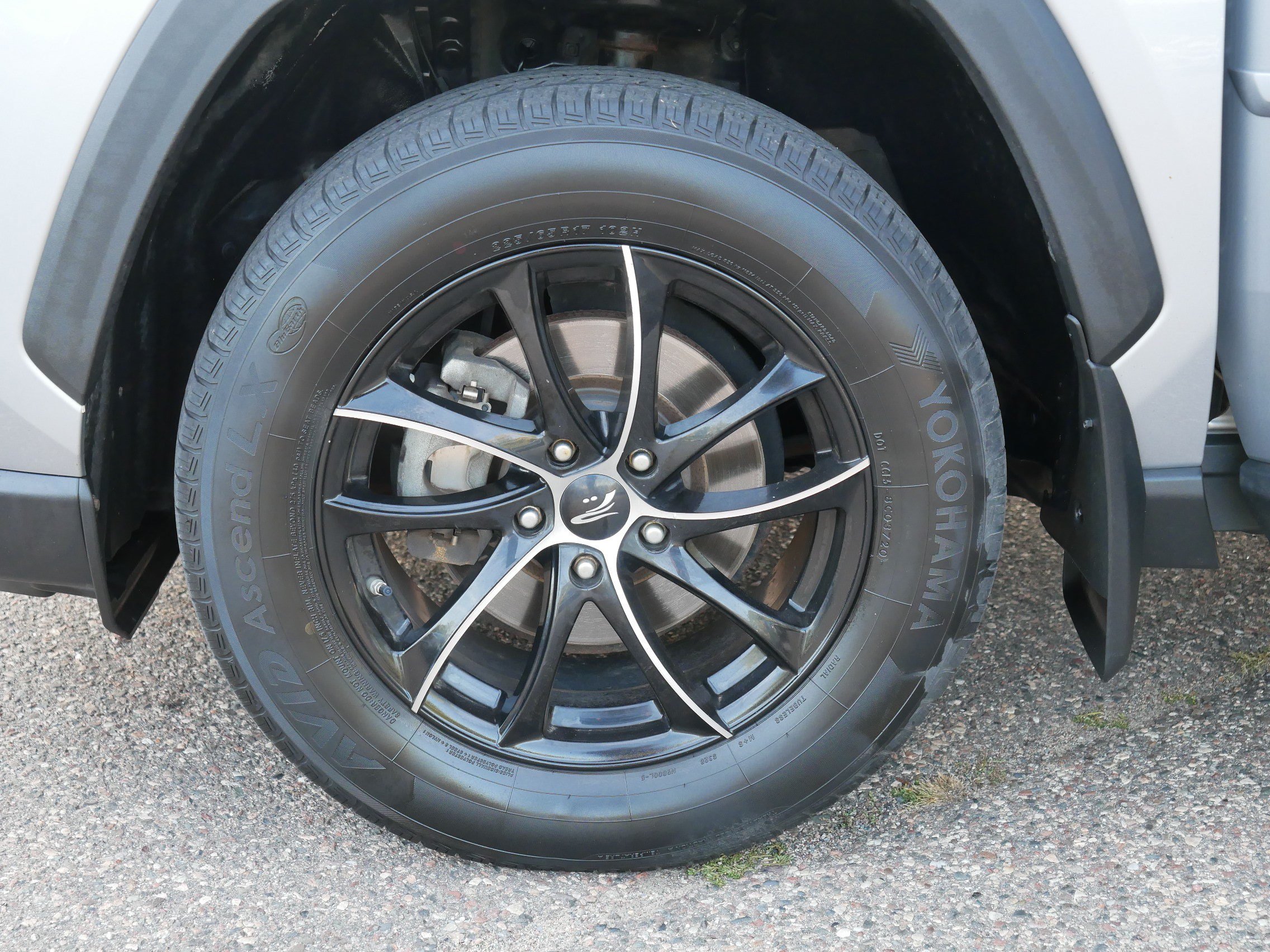 Used 2019 Toyota RAV4 XLE AWD/4WD image 15