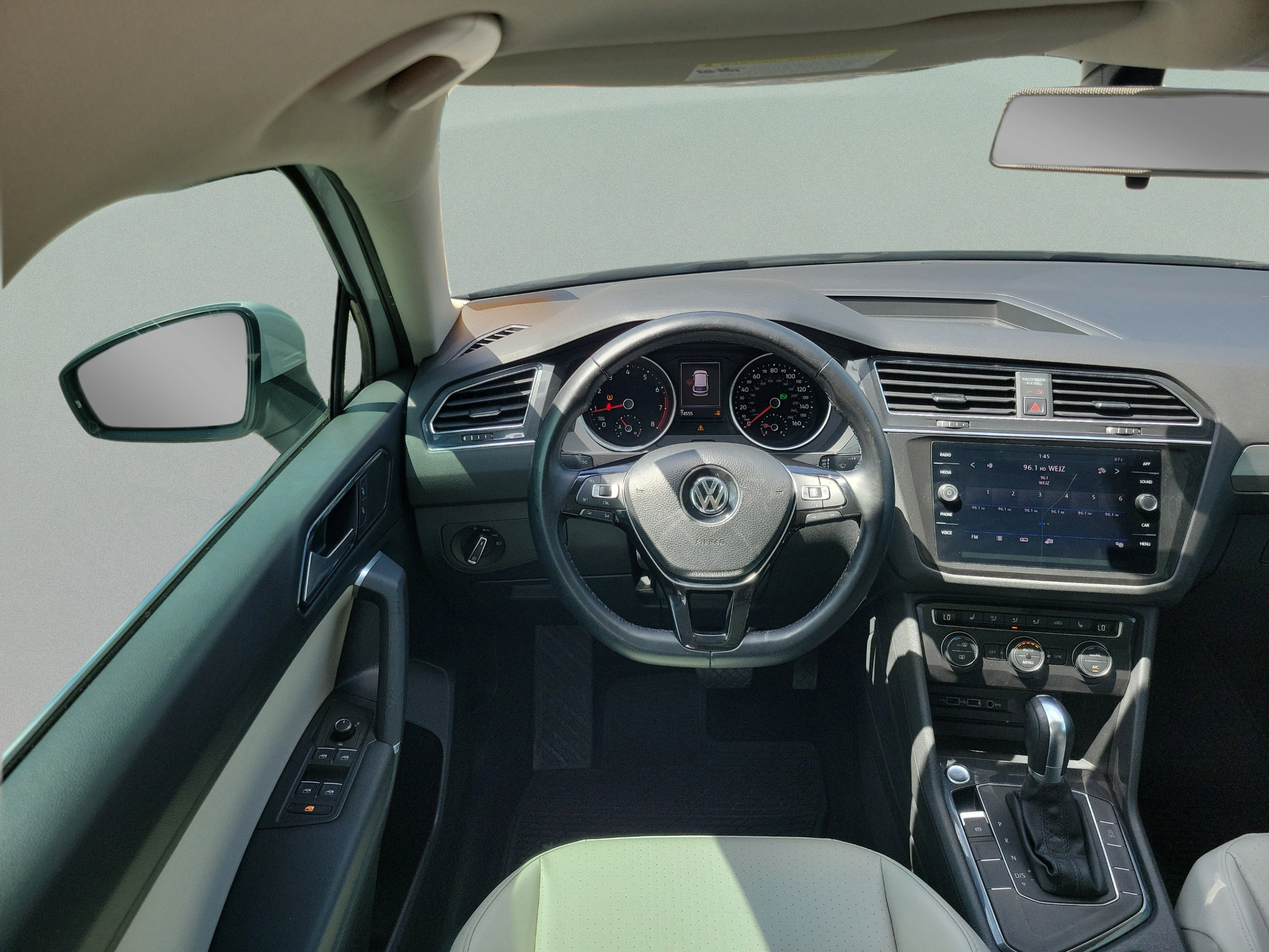 Used 2018 Volkswagen Tiguan SE w/ Panoramic Sunroof Package FWD image 5