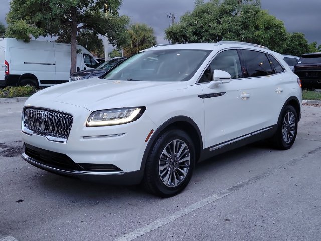 Used 2022 Lincoln Nautilus FWD w/ Premium Package image 2