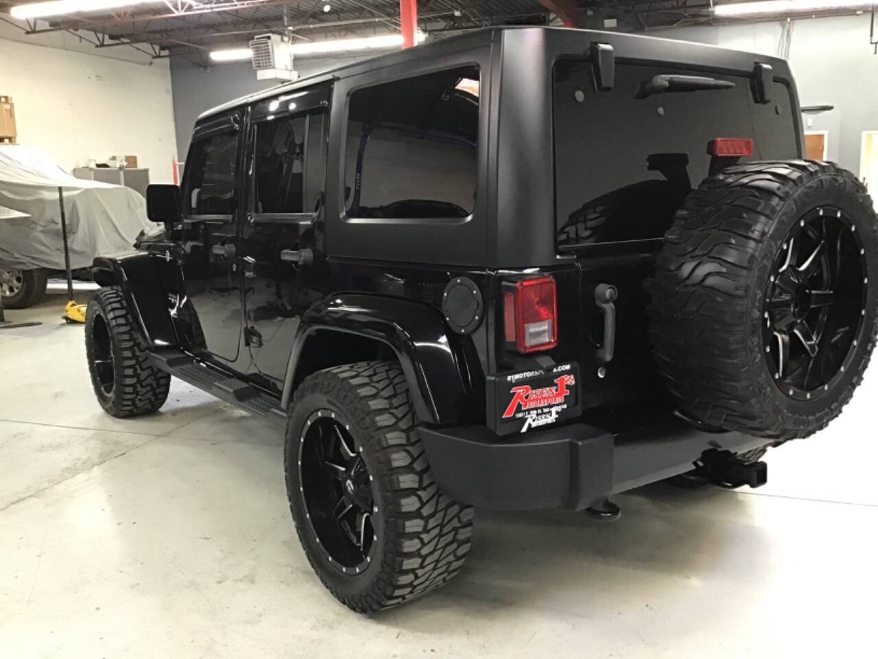 Used 2017 Jeep Wrangler Unlimited Sahara w/ Connectivity Group image 7