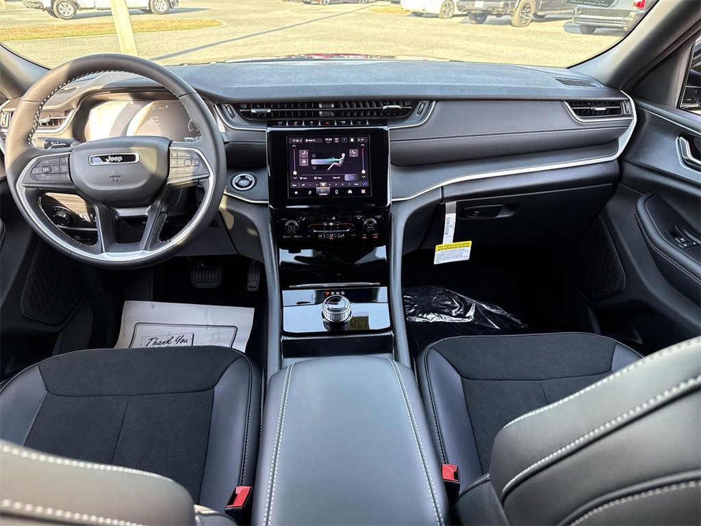 New 2025 Jeep Grand Cherokee Altitude w/ Trailer Tow Package image 24