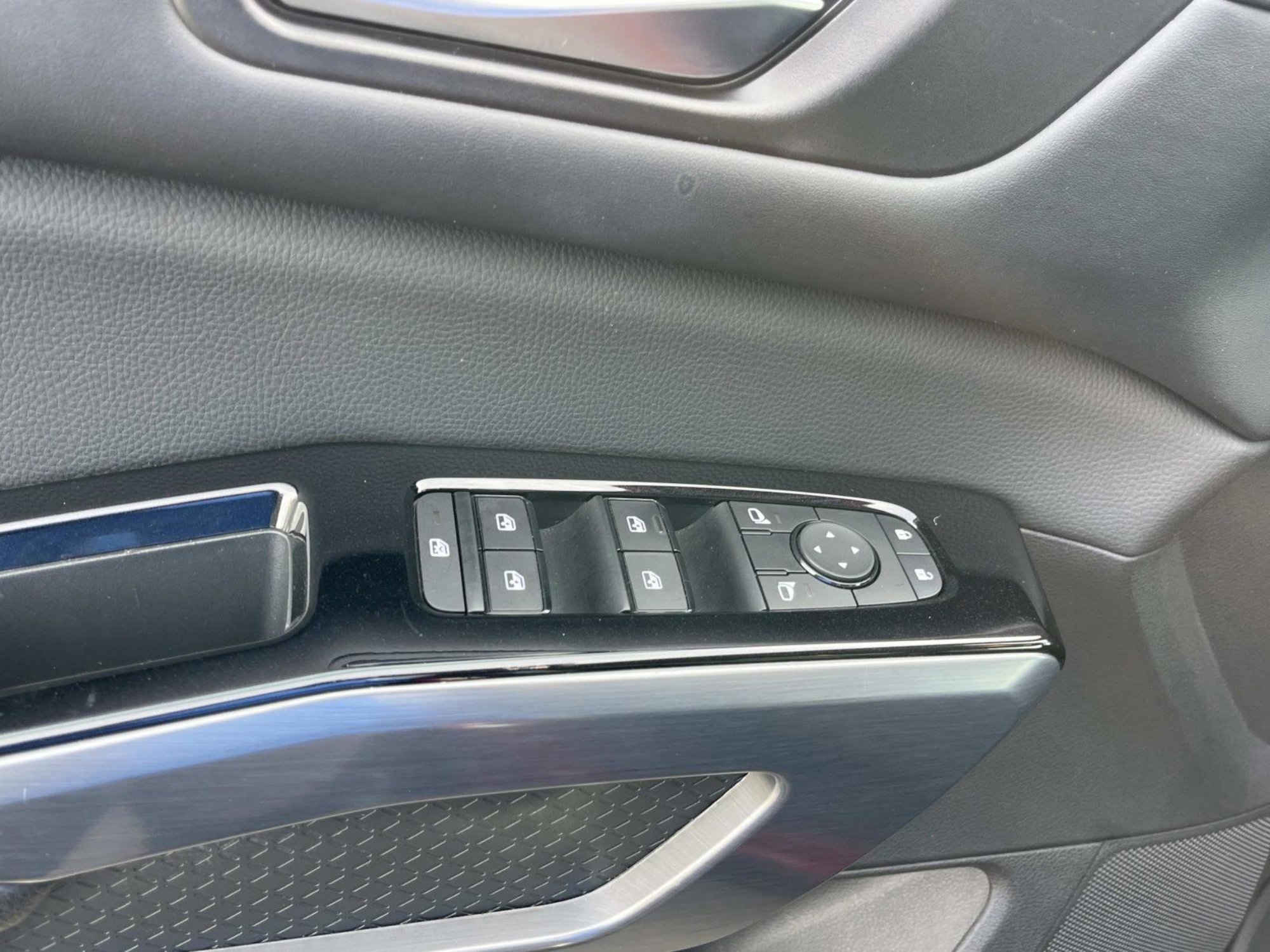 Used 2022 Nissan Pathfinder SL w/ SL Black Package image 27