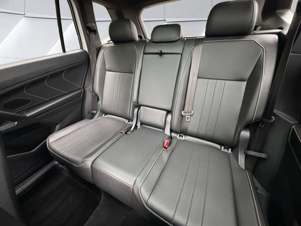 Certified 2024 Volkswagen Tiguan SE R-Line AWD/4WD image 20