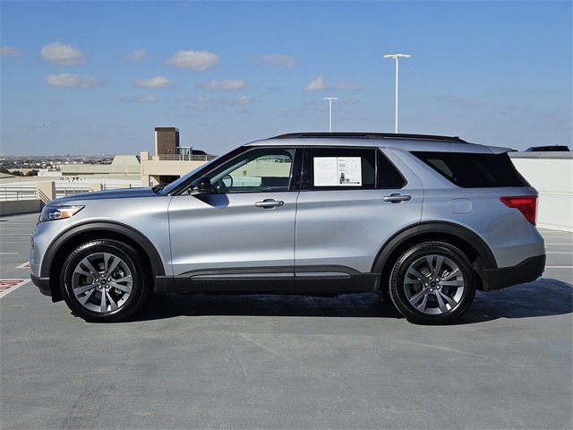 Used 2024 Ford Explorer XLT w/ Equipment Group 202A image 4