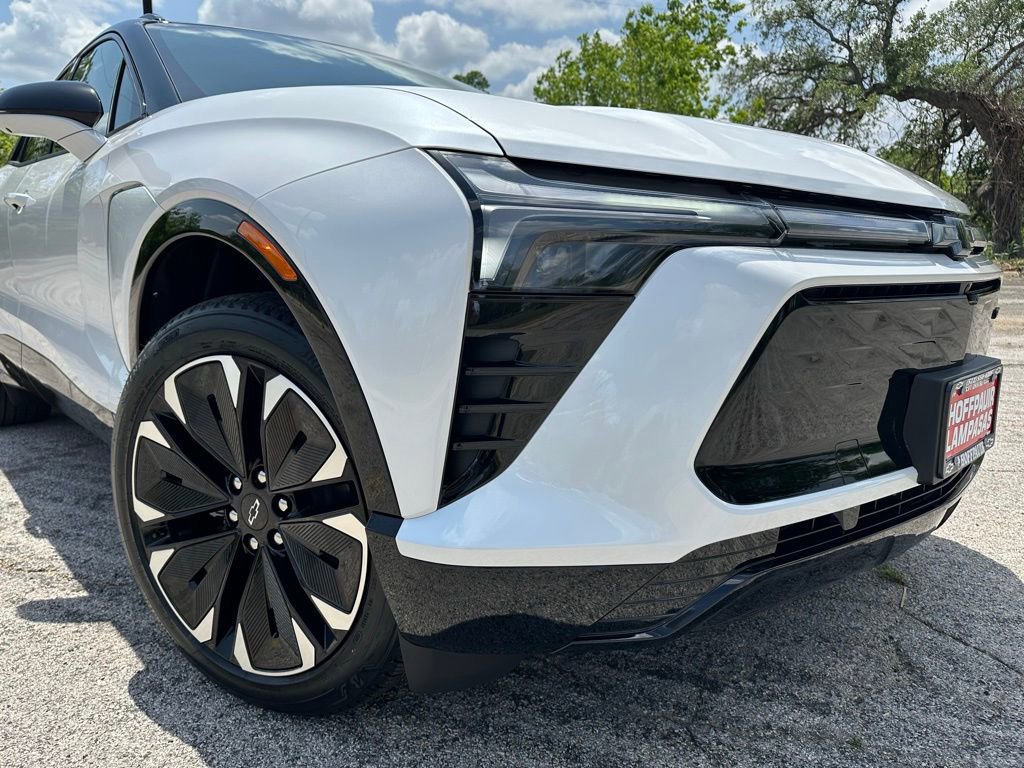 New 2025 Chevrolet Blazer EV RS RWD image 14
