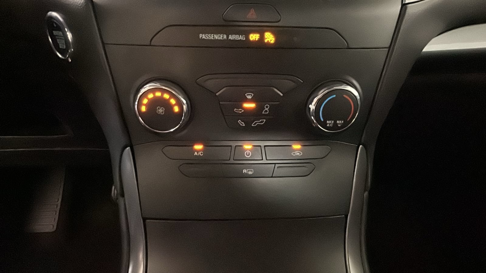 Used 2019 Ford Edge SE AWD/4WD image 26