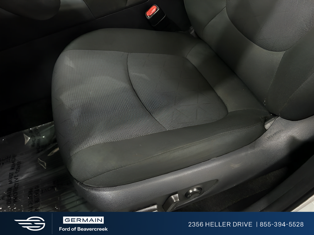 Used 2025 Toyota RAV4 XLE AWD/4WD image 13