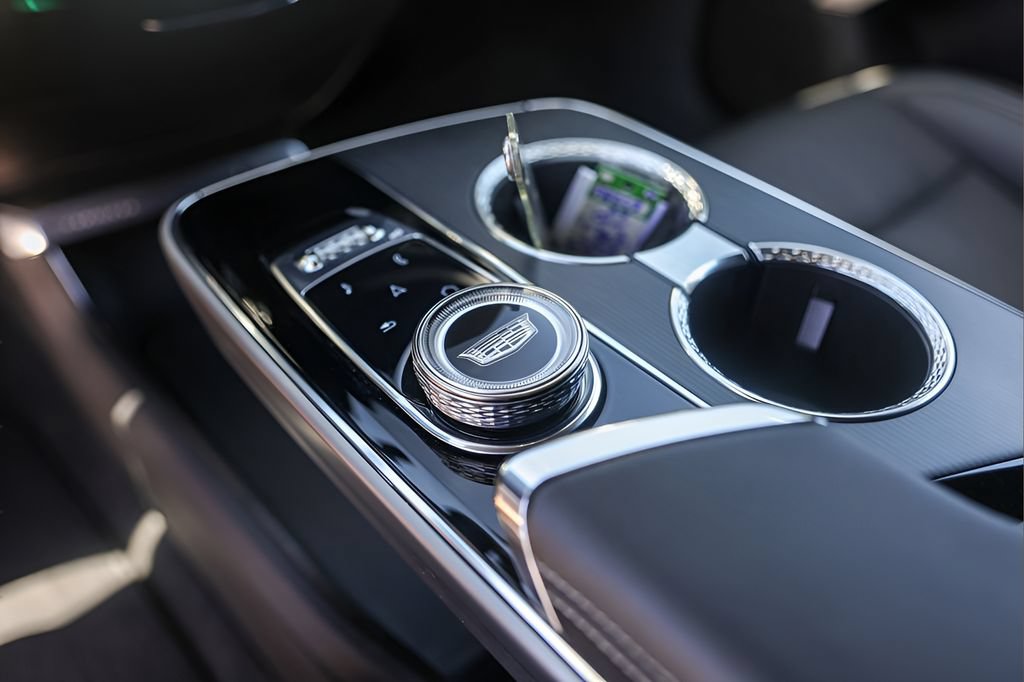 Certified 2024 Cadillac Lyriq Luxury AWD/4WD image 18