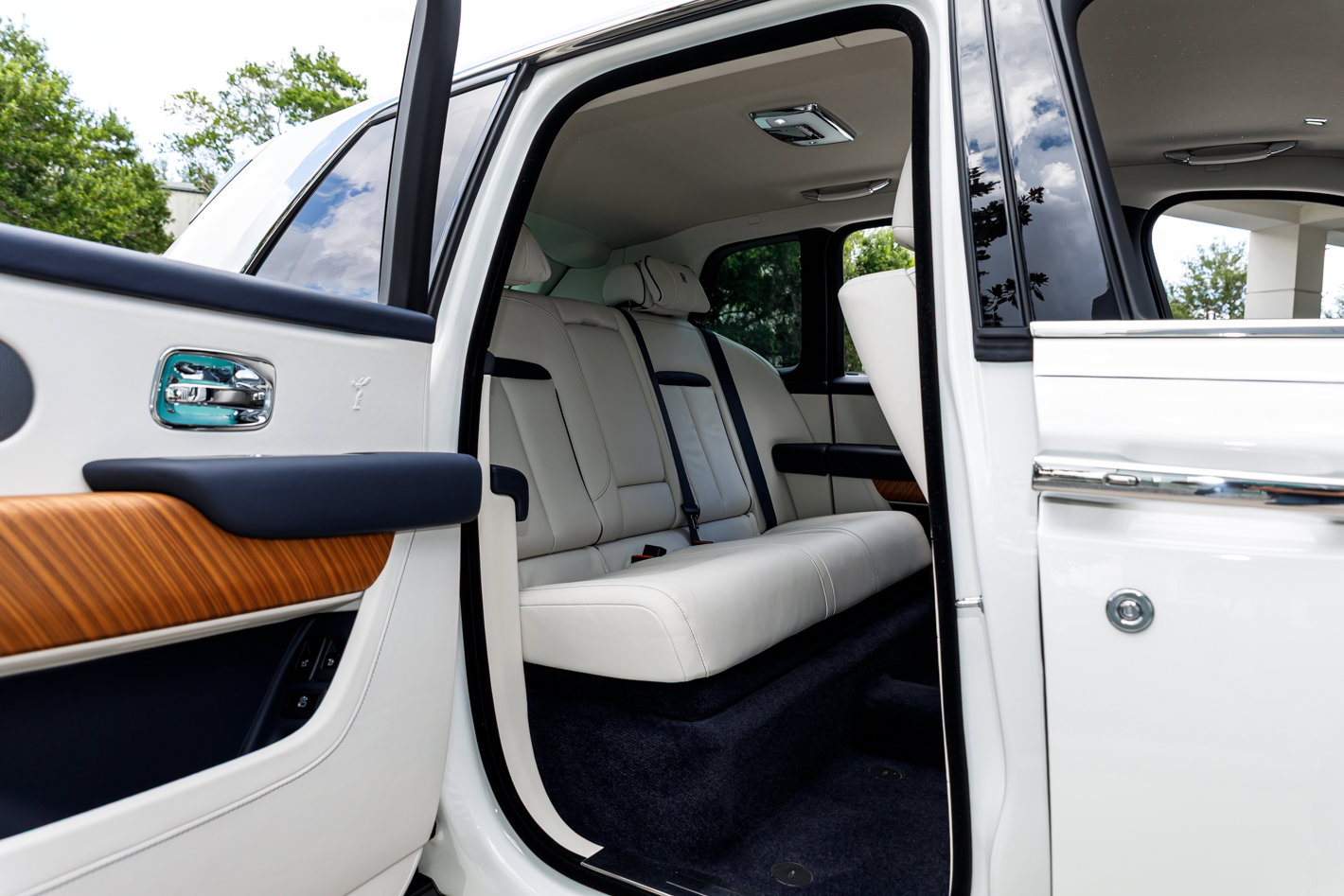 Used 2023 Rolls-Royce Cullinan AWD/4WD image 42